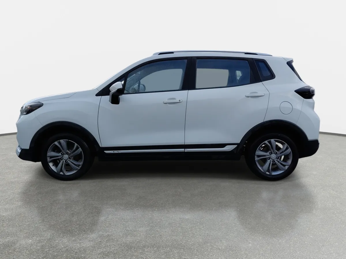 Changan Cs15 1.5 Luxury 4x2 Mt 5p año 2023