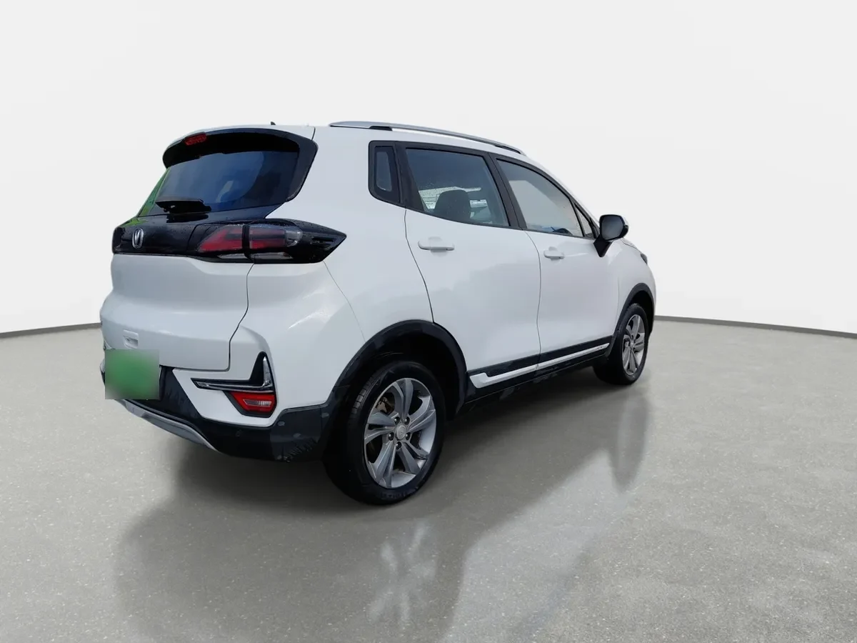 Changan Cs15 1.5 Luxury 4x2 Mt 5p año 2023