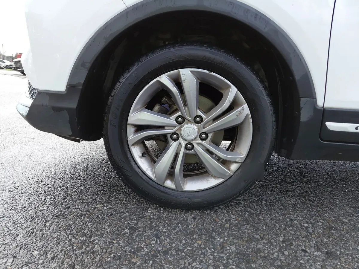 Changan Cs15 1.5 Luxury 4x2 Mt 5p año 2023