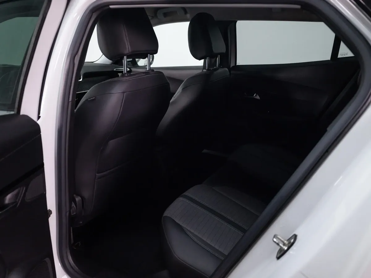 Peugeot Nuevo 2008 2008 1.2 Allure Pack Puretech 130 At año 2021