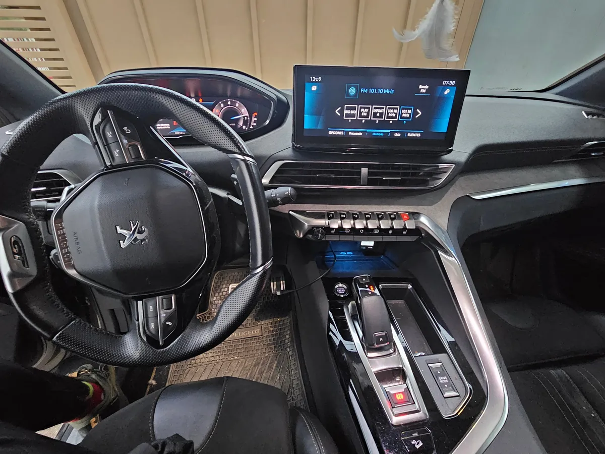 PEUGEOT 5008 1.6 Allure Thp 165 At año 2021