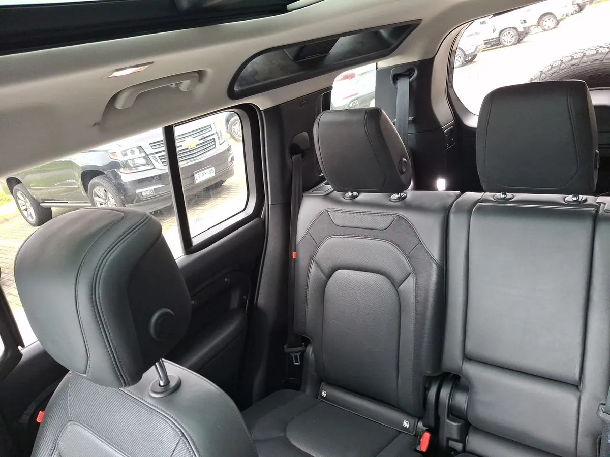 Land Rover Defender 3.0 110 X-Dynamic S Diesel 4x4 300hp At 5p año 2023