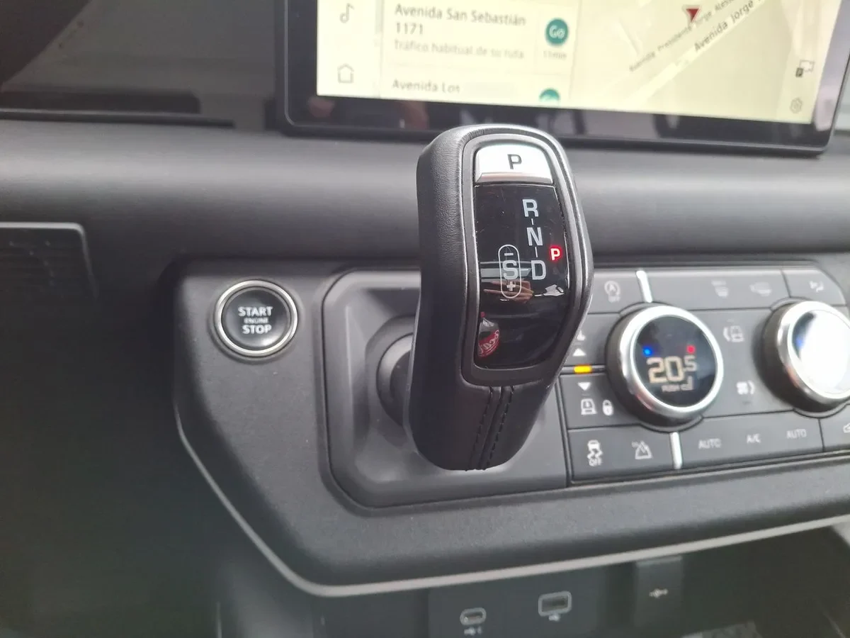 Land Rover Defender 3.0 110 X-Dynamic S Diesel 4x4 300hp At 5p año 2023