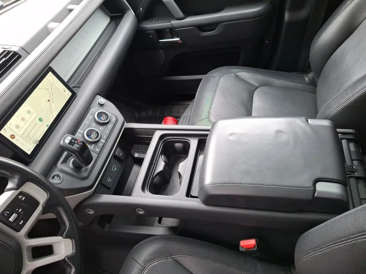 Land Rover Defender 3.0 110 X-Dynamic S Diesel 4x4 300hp At 5p año 2023