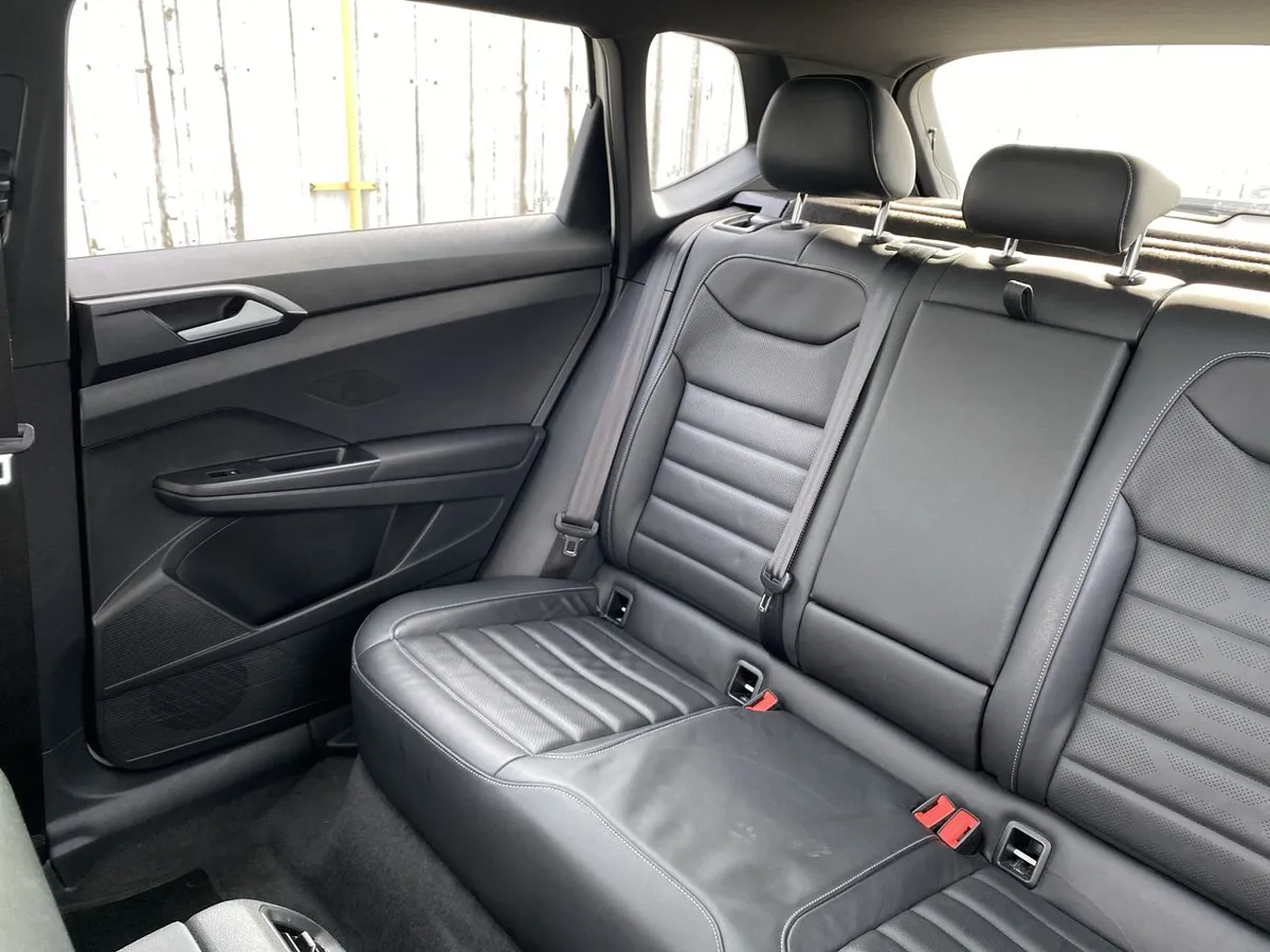 Volkswagen Taos 1.4 Tsi Highline 4x2 At 5p año 2024