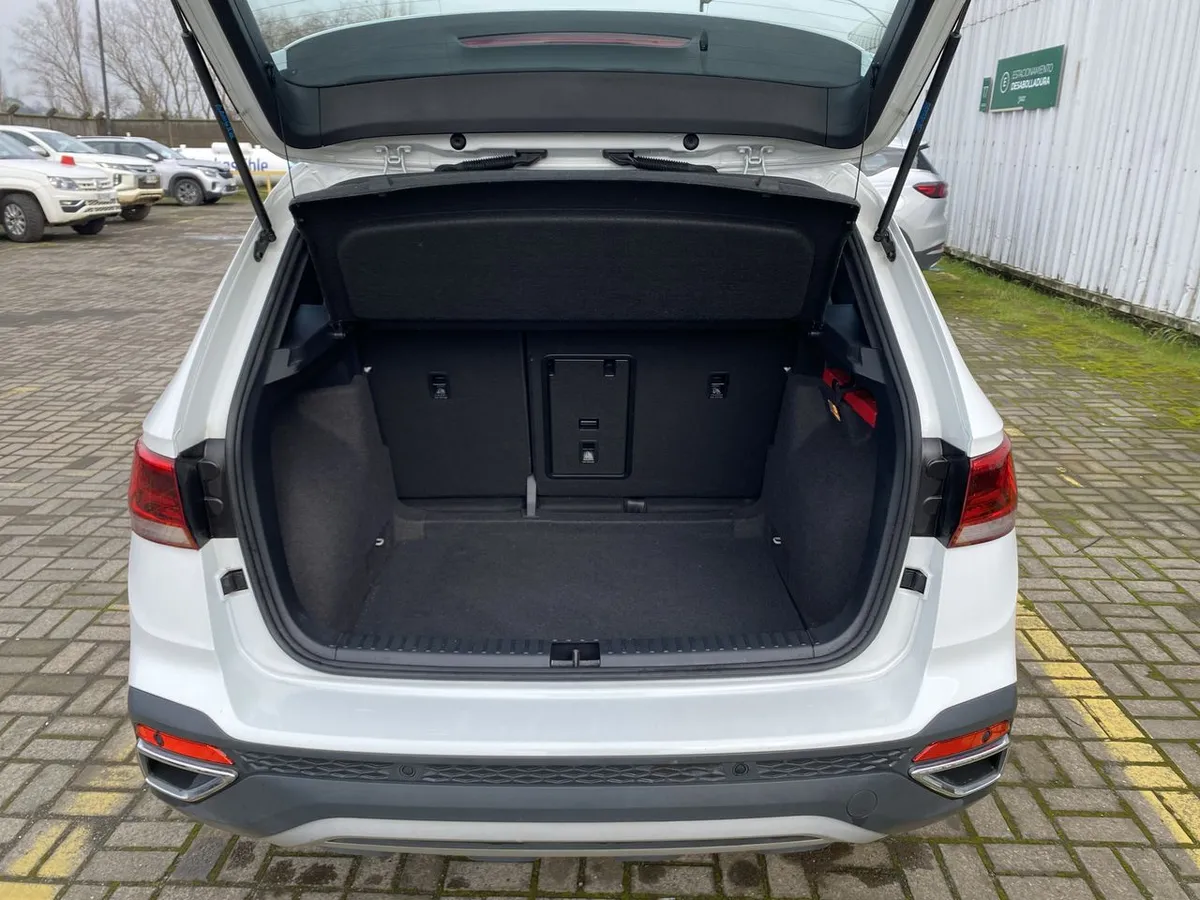 Volkswagen Taos 1.4 Tsi Highline 4x2 At 5p año 2024