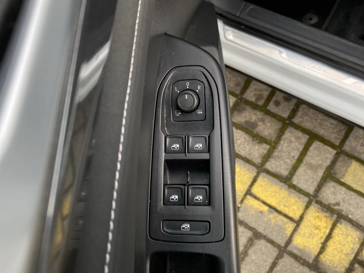 Volkswagen Taos 1.4 Tsi Highline 4x2 At 5p año 2024
