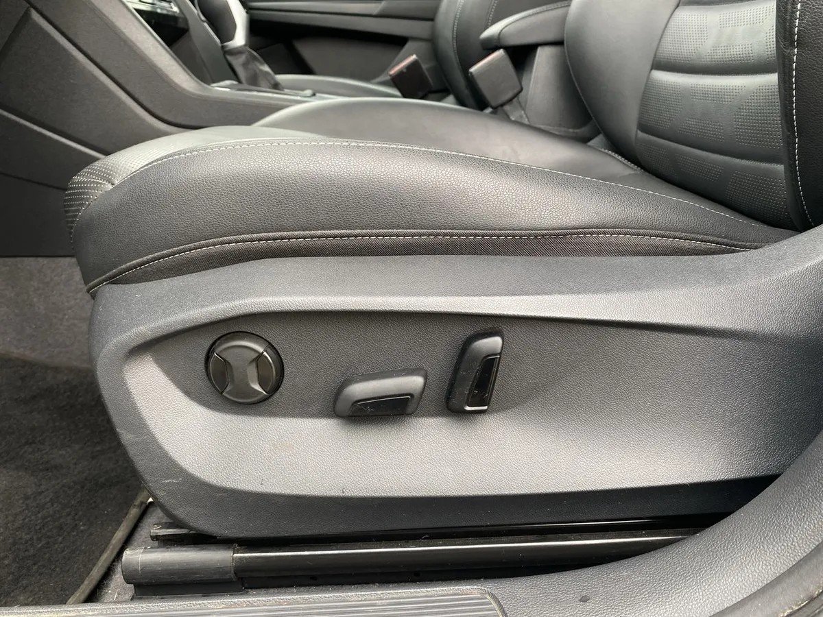 Volkswagen Taos 1.4 Tsi Highline 4x2 At 5p año 2024