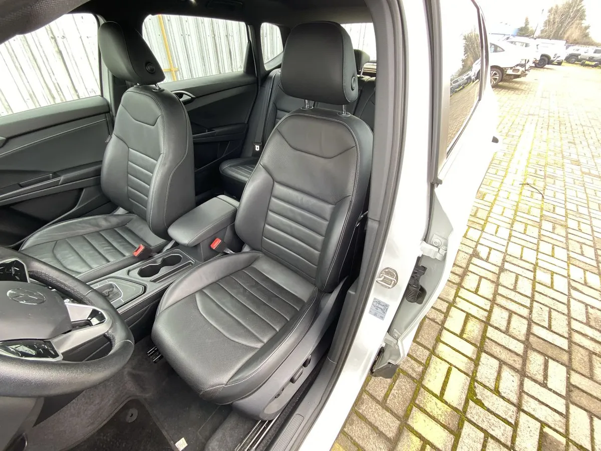Volkswagen Taos 1.4 Tsi Highline 4x2 At 5p año 2024