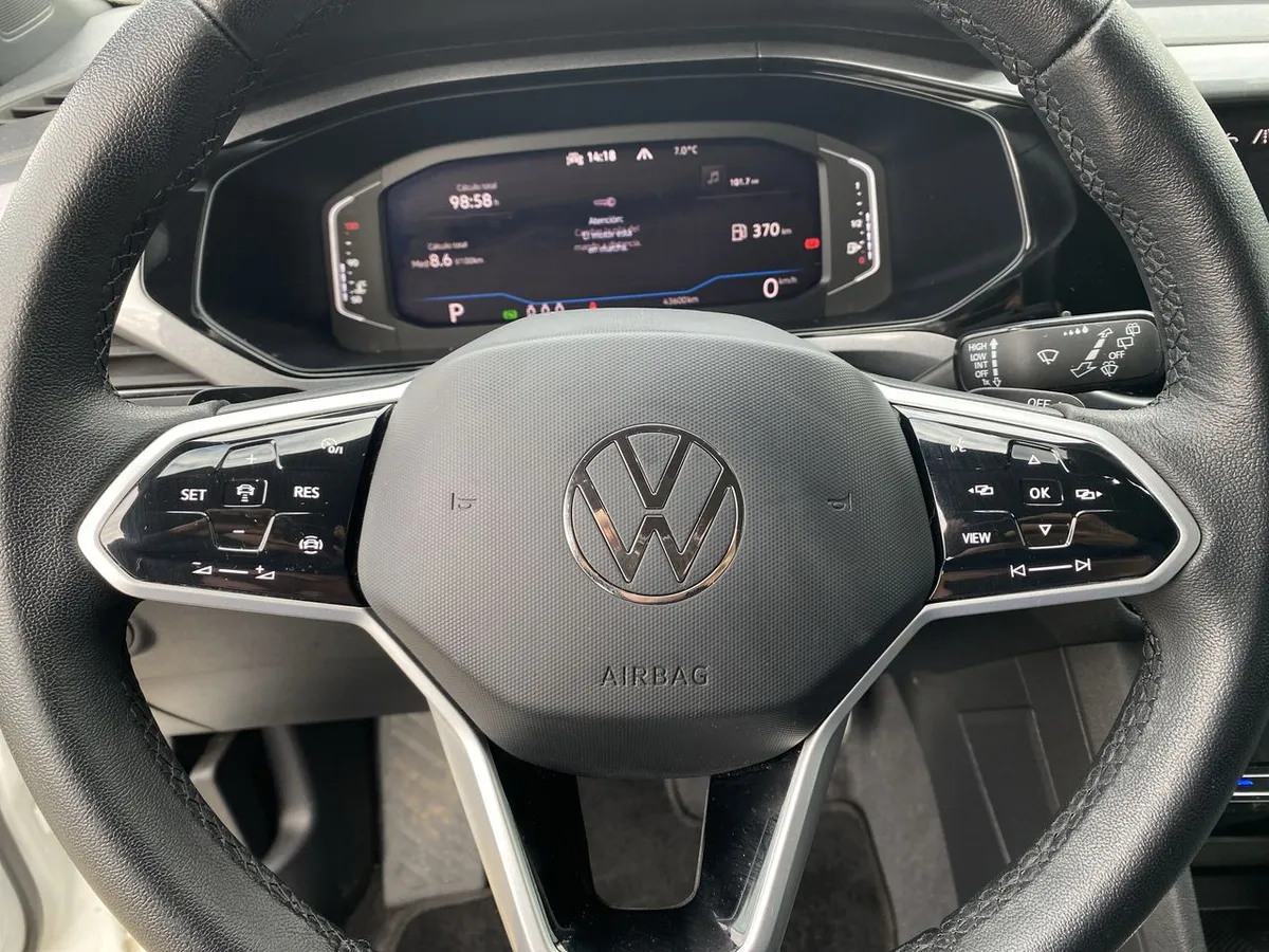 Volkswagen Taos 1.4 Tsi Highline 4x2 At 5p año 2024