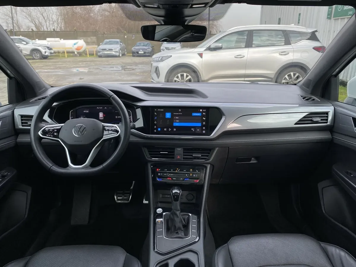 Volkswagen Taos 1.4 Tsi Highline 4x2 At 5p año 2024