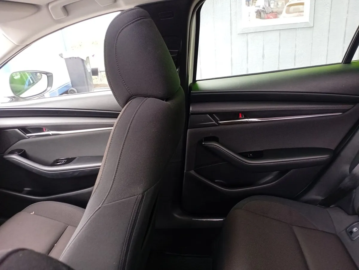 Mazda 3 2.0 V 4x2 Sdn 6at 4p año 2023