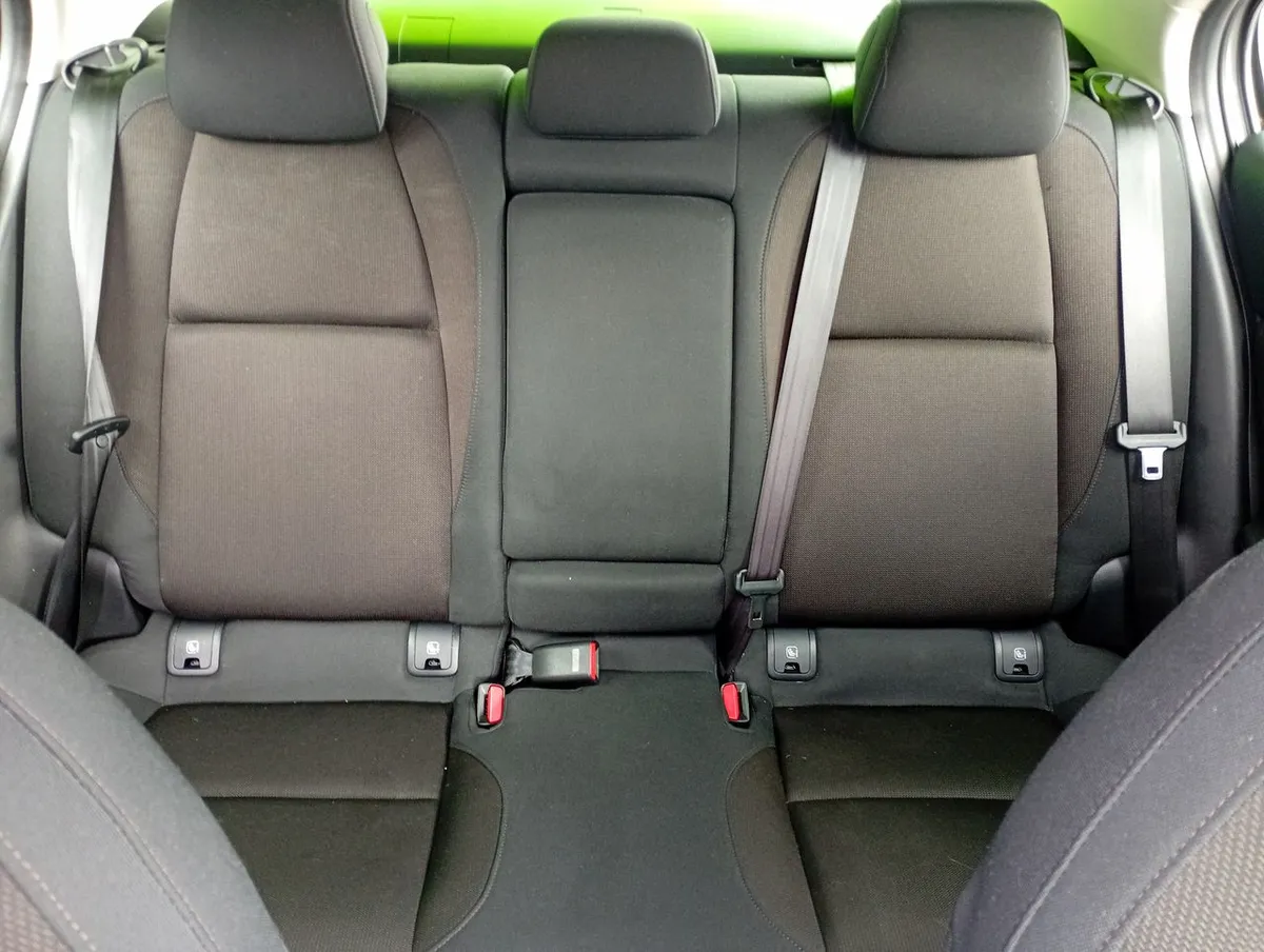 Mazda 3 2.0 V 4x2 Sdn 6at 4p año 2023