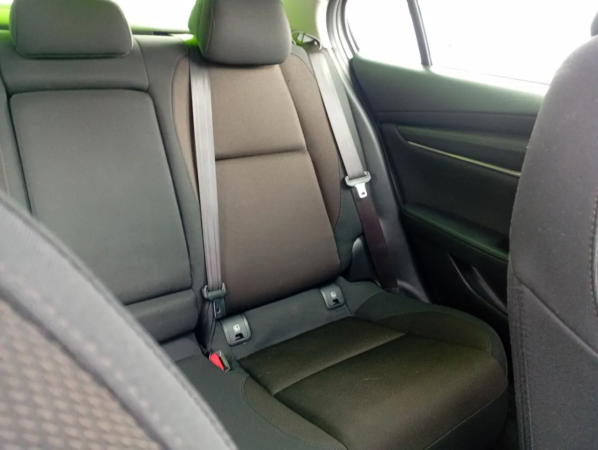 Mazda 3 2.0 V 4x2 Sdn 6at 4p año 2023
