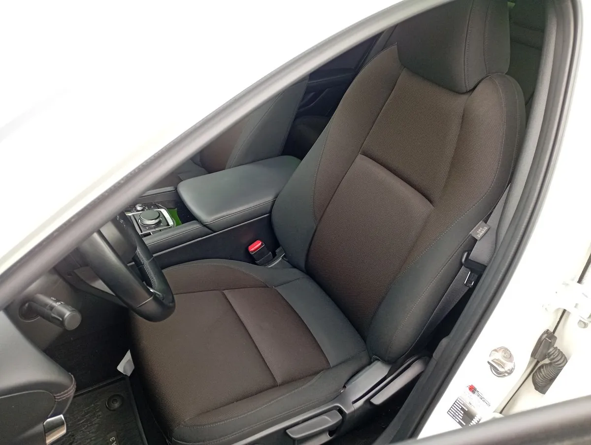 Mazda 3 2.0 V 4x2 Sdn 6at 4p año 2023
