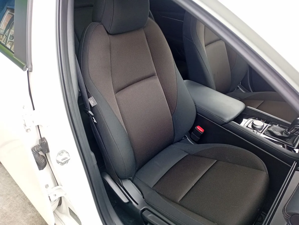 Mazda 3 2.0 V 4x2 Sdn 6at 4p año 2023