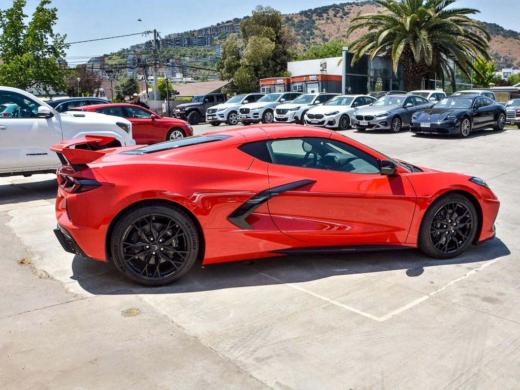 Chevrolet Corvette Stingray C8 V8 6.2 L año 2026
