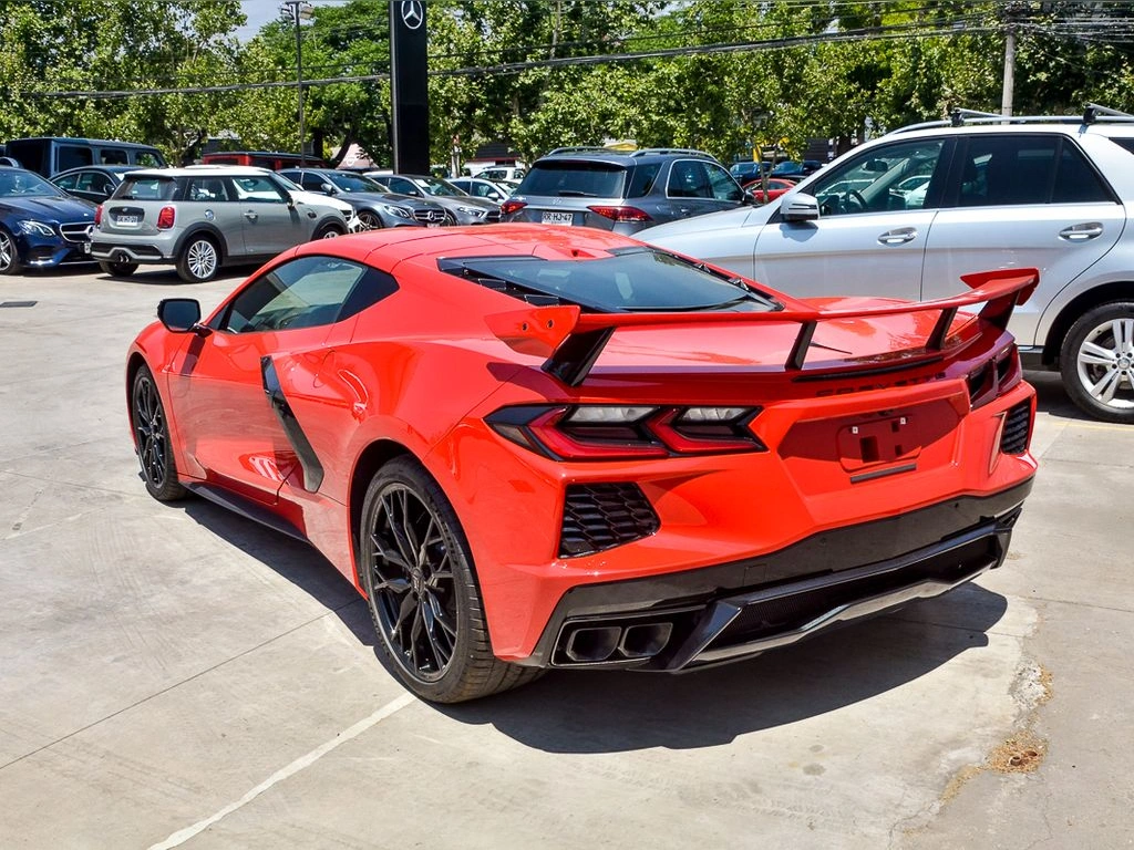 Chevrolet Corvette Stingray C8 V8 6.2 L año 2026