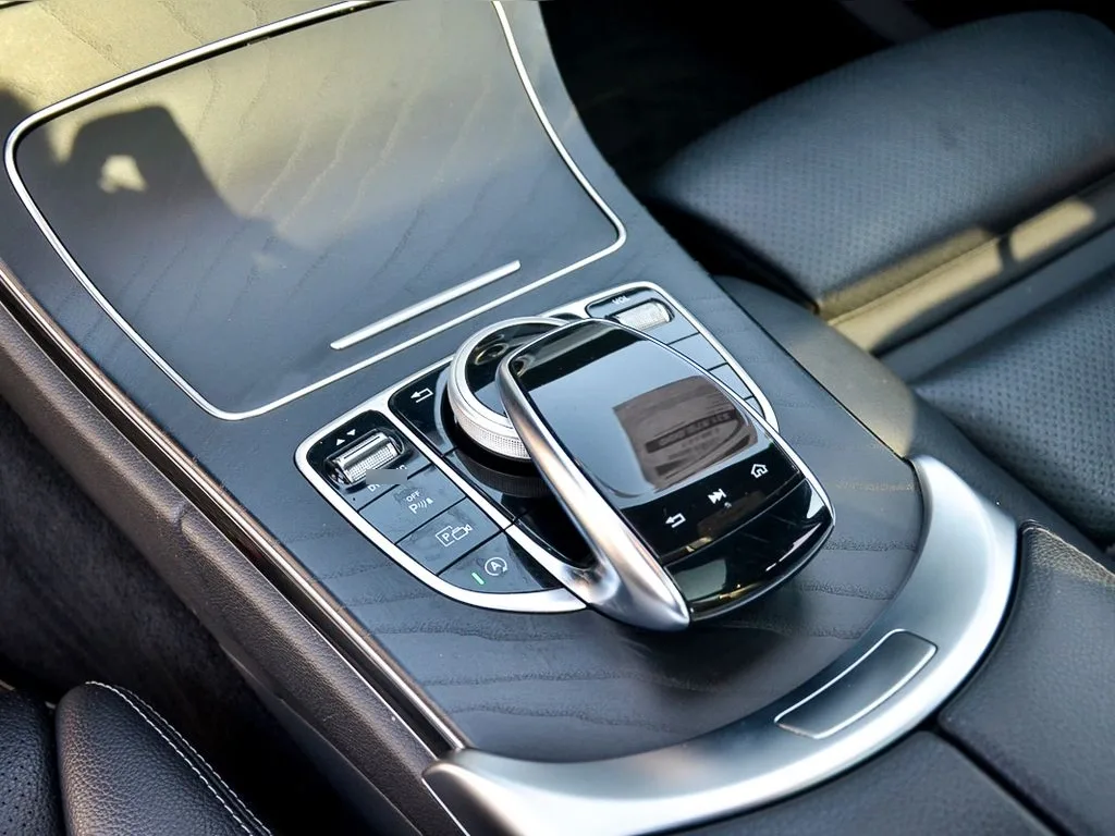 Mercedes-Benz C 300 2.0 T año 2021