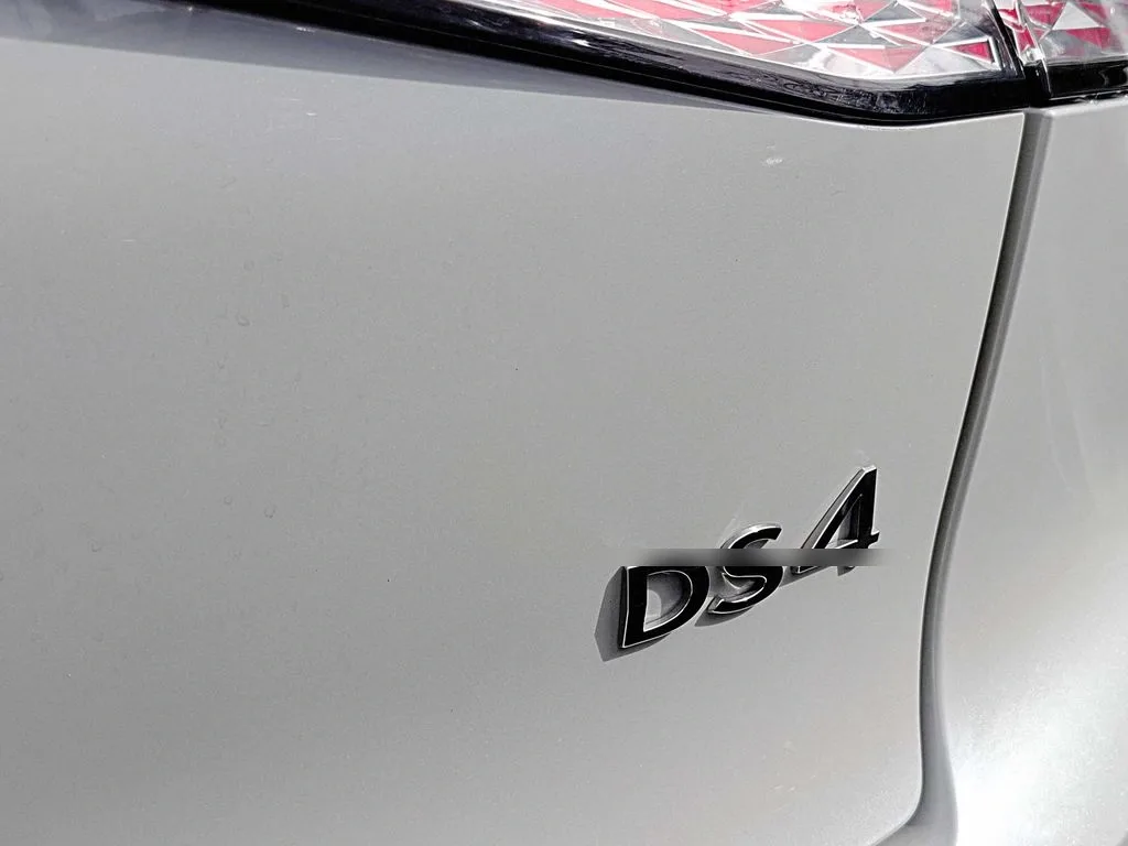 DS Automobiles Ds 4 Cross año 2026