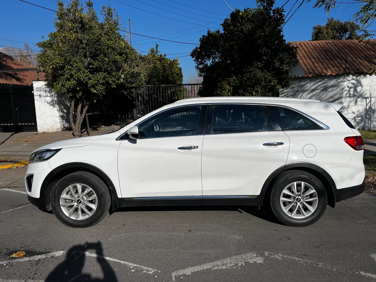 KIA MOTORS SORENTO Sorento Ex 2.4l Gsl 6at 4x2 6ab año 2017