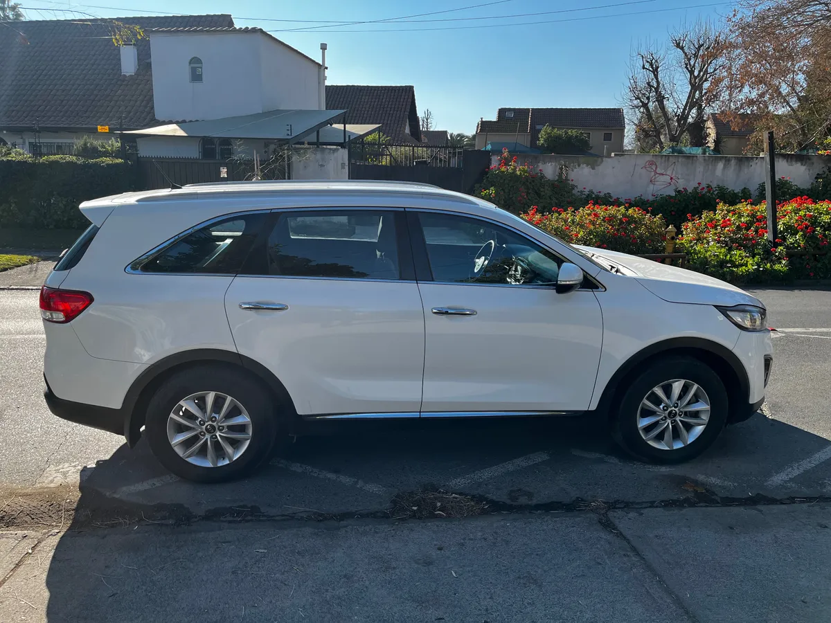 KIA MOTORS SORENTO Sorento Ex 2.4l Gsl 6at 4x2 6ab año 2017