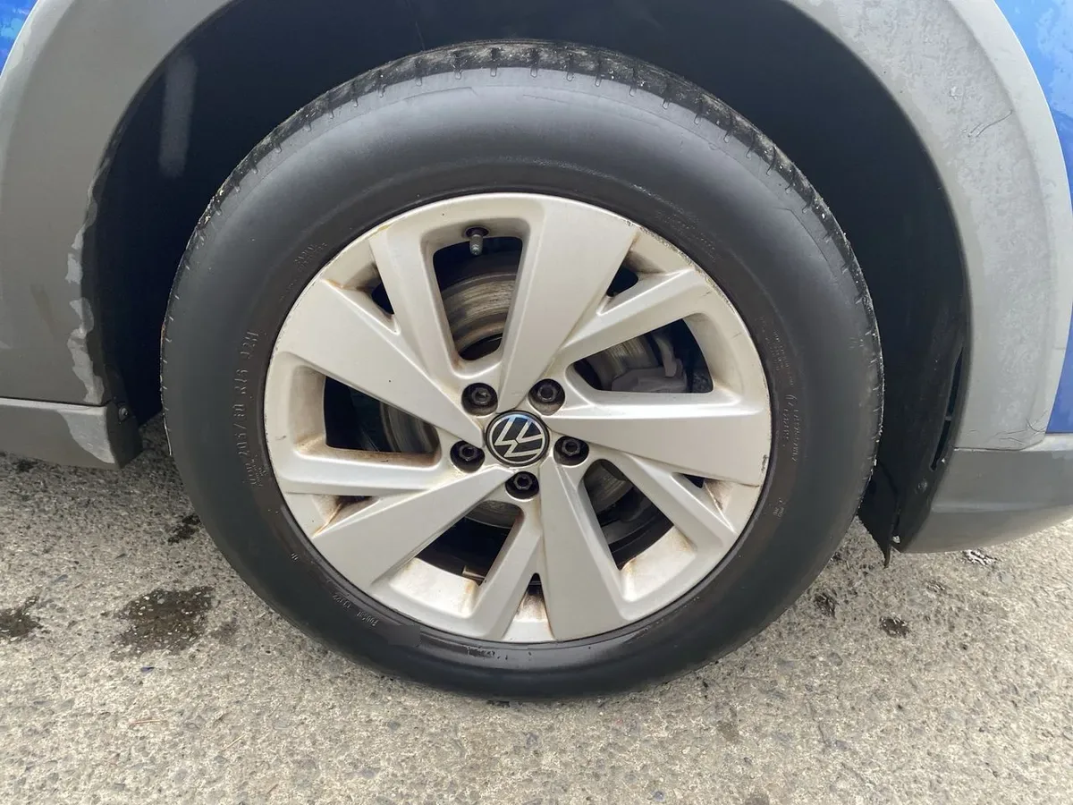 Volkswagen Nivus 1.0 Tsi Comfortline 4x2 At 5p año 2023