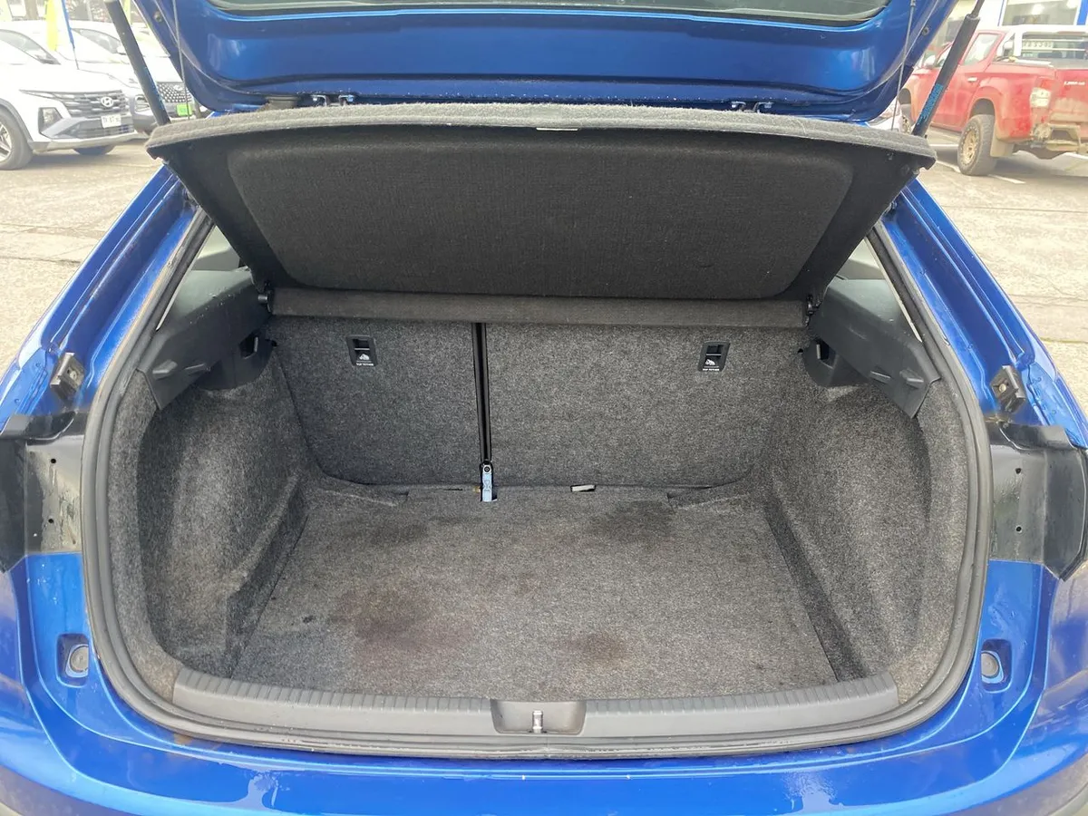 Volkswagen Nivus 1.0 Tsi Comfortline 4x2 At 5p año 2023