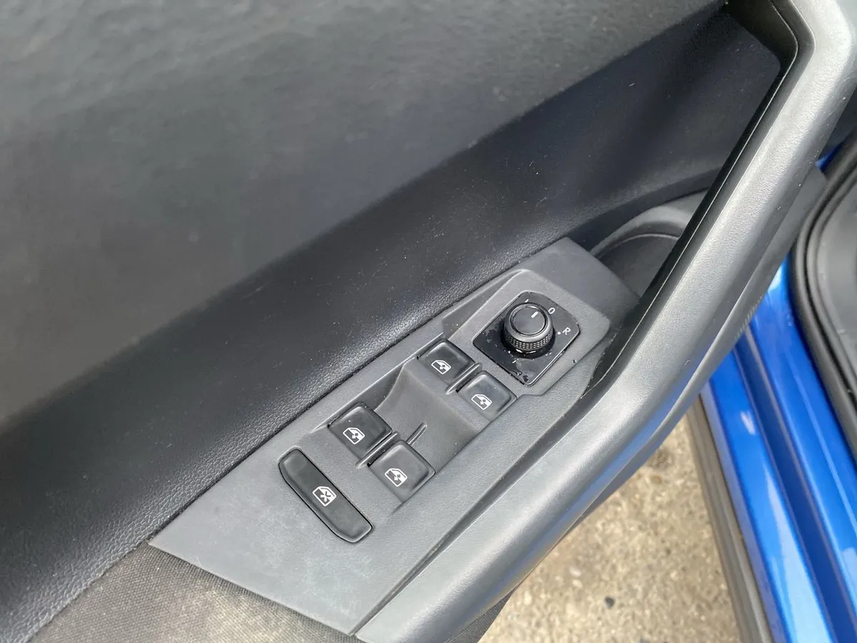 Volkswagen Nivus 1.0 Tsi Comfortline 4x2 At 5p año 2023