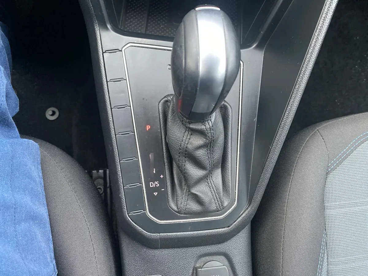 Volkswagen Nivus 1.0 Tsi Comfortline 4x2 At 5p año 2023