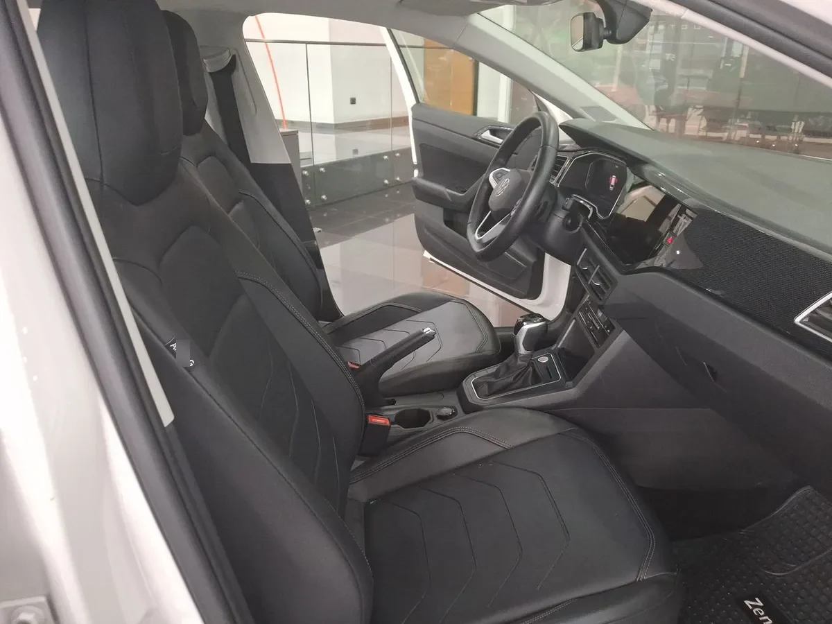 Volkswagen Polo 1.0t Highline 4x2 At6 5p año 2025