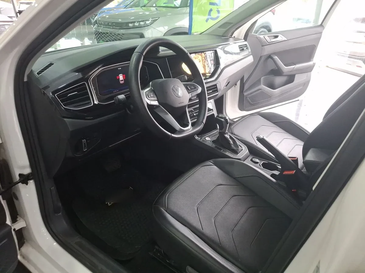 Volkswagen Polo 1.0t Highline 4x2 At6 5p año 2025