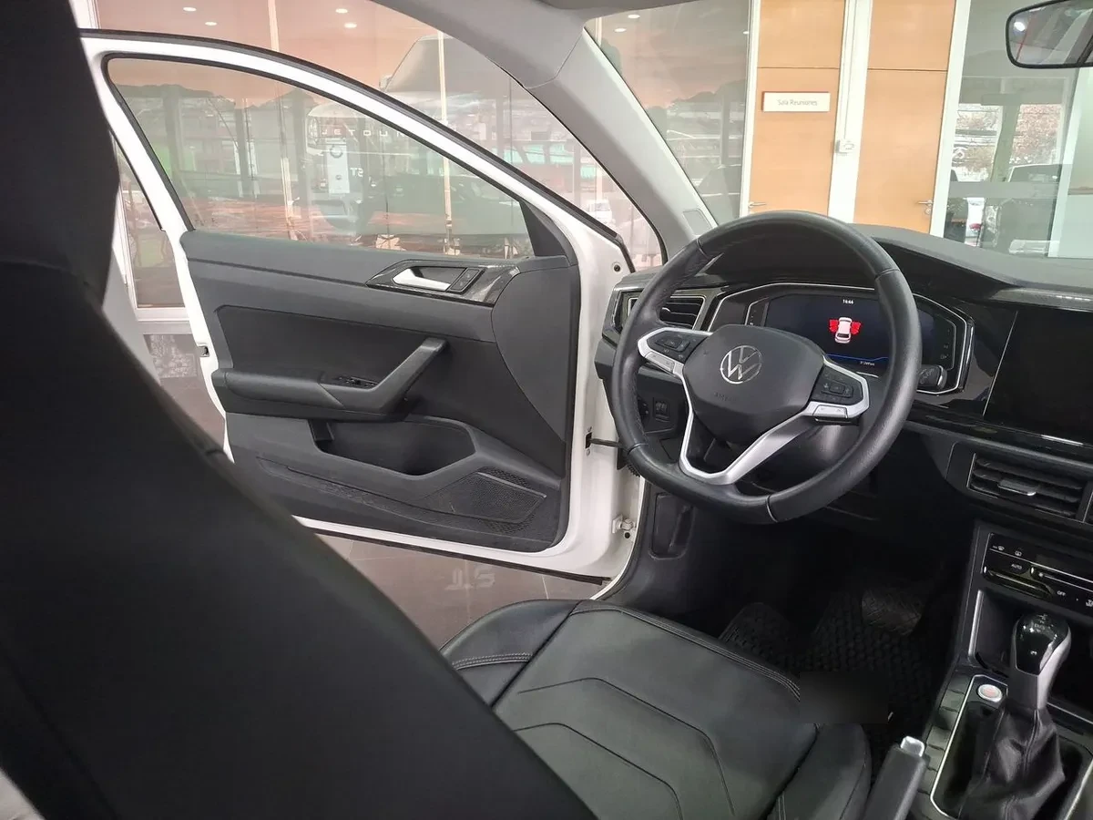 Volkswagen Polo 1.0t Highline 4x2 At6 5p año 2025