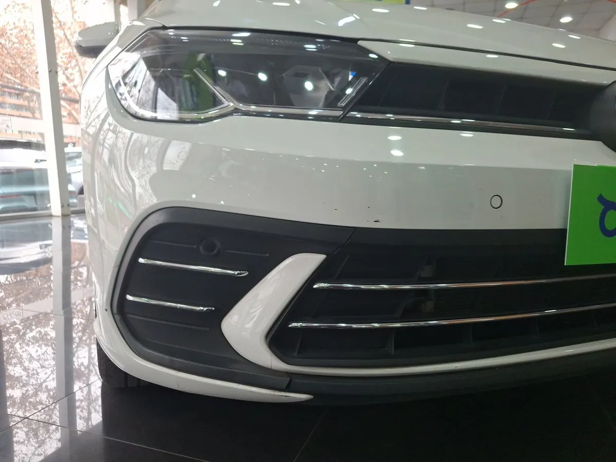 Volkswagen Polo 1.0t Highline 4x2 At6 5p año 2025