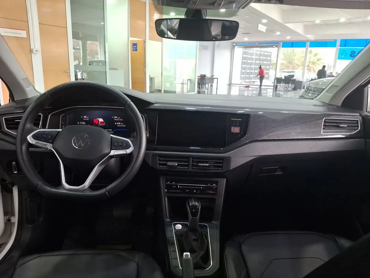 Volkswagen Polo 1.0t Highline 4x2 At6 5p año 2025