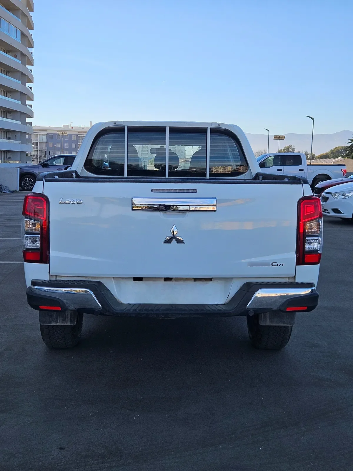 MITSUBISHI L200 2.4 Td Katana Crt Mt 4x4 Diesel año 2022