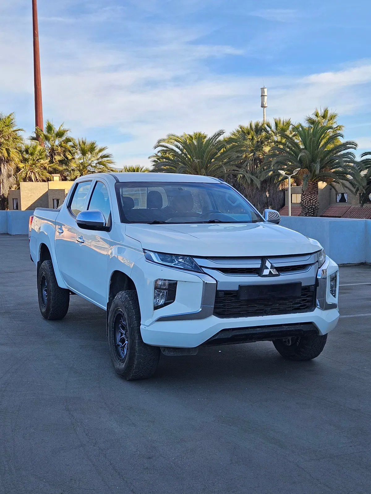 MITSUBISHI L200 2.4 Td Katana Crt Mt 4x4 Diesel año 2022
