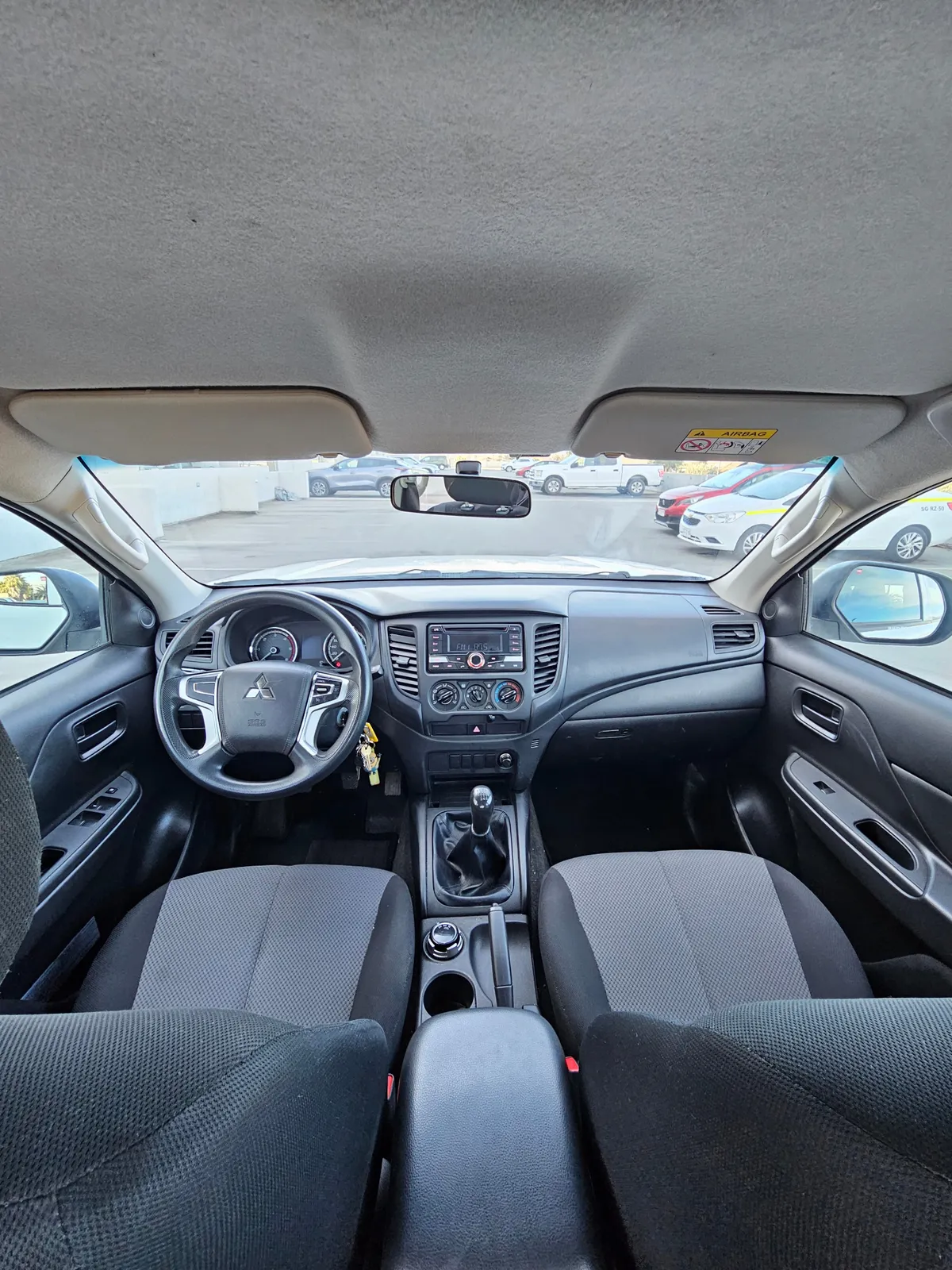 MITSUBISHI L200 2.4 Td Katana Crt Mt 4x4 Diesel año 2022