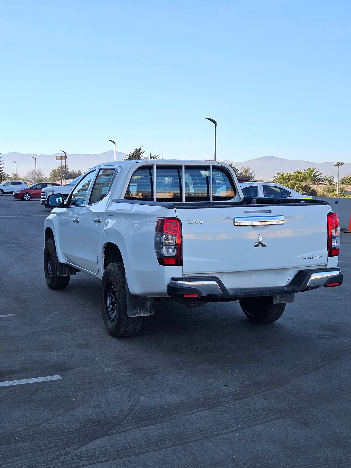 MITSUBISHI L200 2.4 Td Katana Crt Mt 4x4 Diesel año 2022