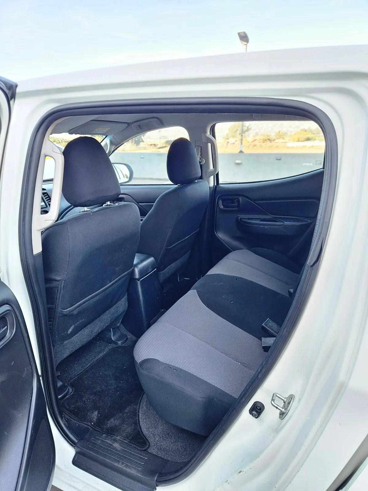 MITSUBISHI L200 2.4 Td Katana Crt Mt 4x4 Diesel año 2022