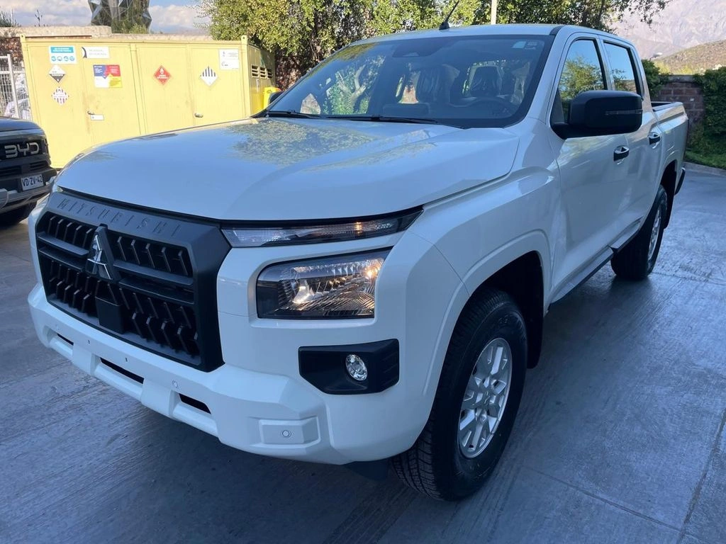Mitsubishi L200 2.4 Katana Xrt Diesel 4x4 Dob. Cab. Euro6 Mt 4p año 2026
