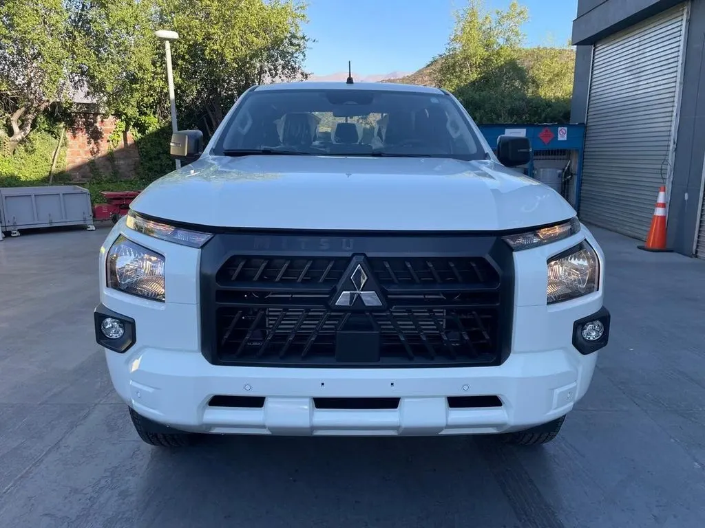Mitsubishi L200 2.4 Katana Xrt Diesel 4x4 Dob. Cab. Euro6 Mt 4p año 2026