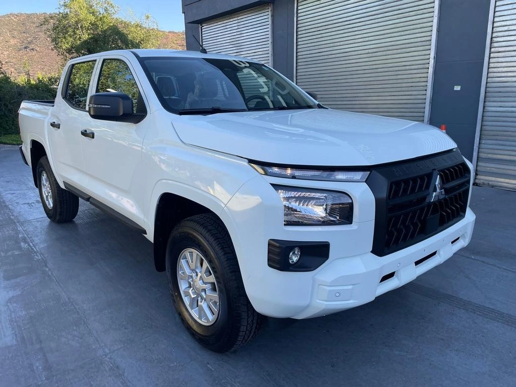 Mitsubishi L200 2.4 Katana Xrt Diesel 4x4 Dob. Cab. Euro6 Mt 4p año 2026