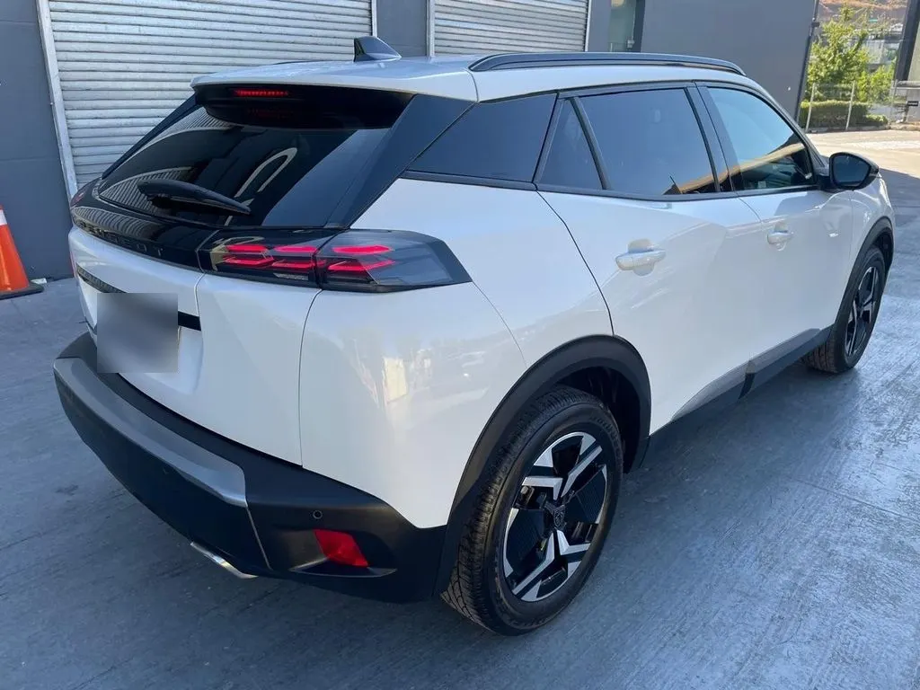 Peugeot 2008 1.2 Allure Pack Puretech 130 At año 2024