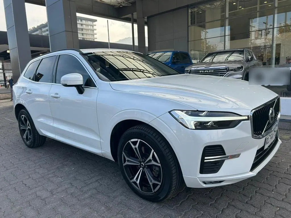 Volvo Xc60 2.0 B5 Momentum At 4x4 Hibrido año 2022