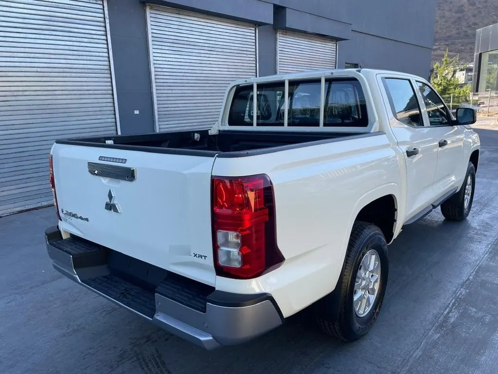Mitsubishi L200 2.4 Katana Xrt Diesel 4x4 Dob. Cab. Euro6 Mt 4p año 2026