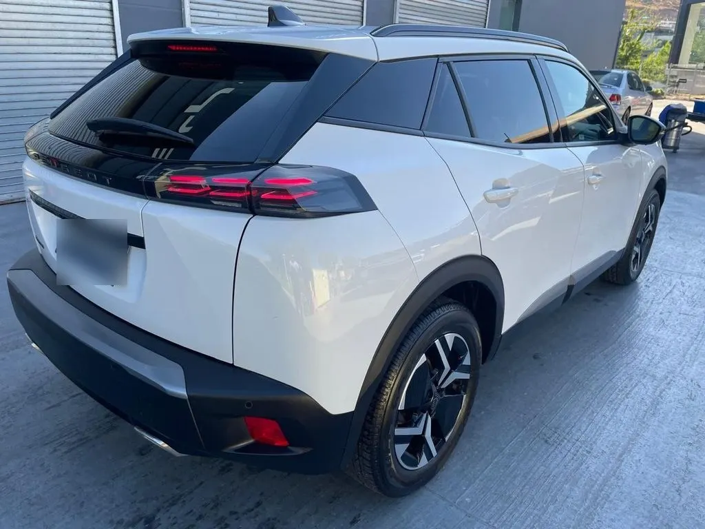 Peugeot 2008 1.2 Allure Pack Puretech 130 At año 2024