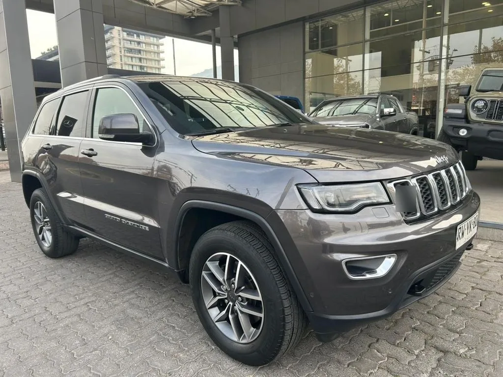 Jeep Grand Cherokee 3.6 Laredo At año 2022