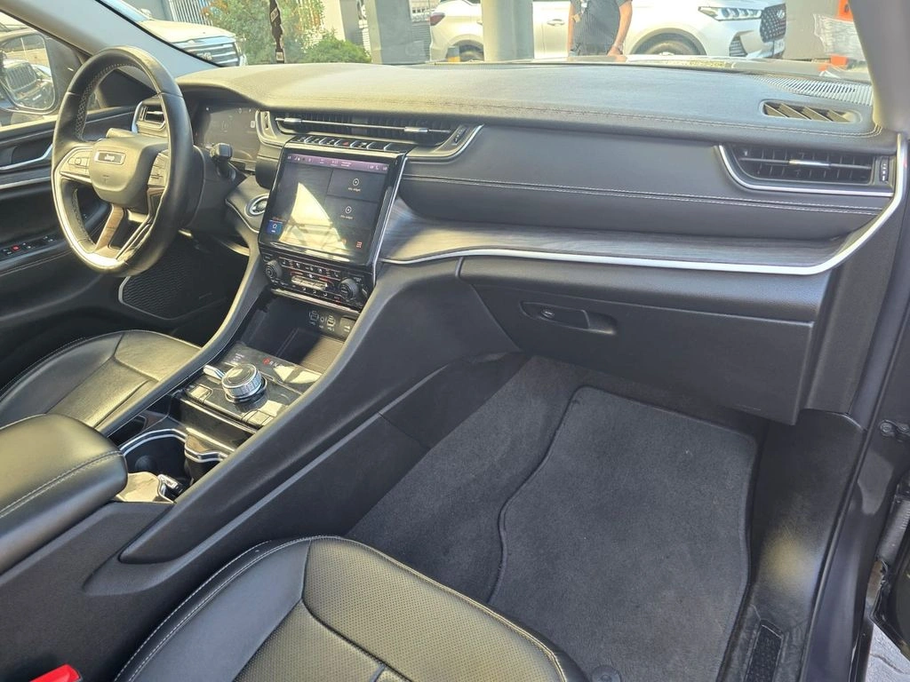 Jeep Grand Cherokee 3.6 Limited L At 4x4 año 2023