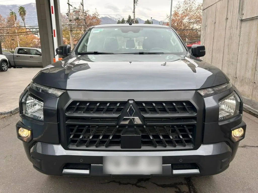 Mitsubishi L200 2.4 Katana Xrt Mt 4x4 Diesel año 2025